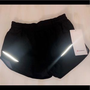 NWT Lulu hotty hots size 4 Regular